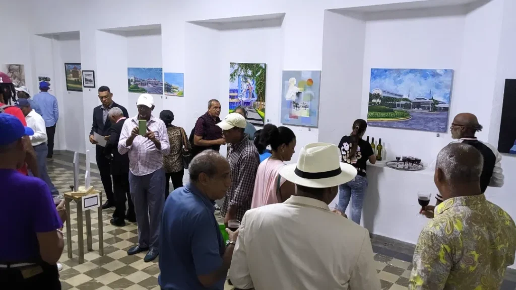 UASD celebra su 487 aniversario con exposición de arte y artesanía en la Zona Colonial